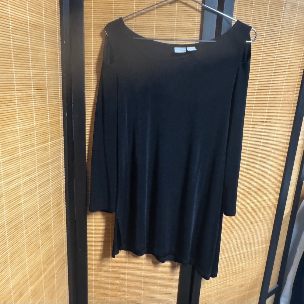 TRAVELERS CLASSIC Cold-Shoulder Swing Tunic